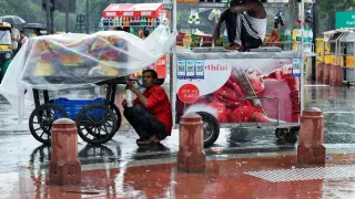 Delhi Weather: Light To Moderate Rainfall Likely In National Capital Today, Temperatures To Dip By End Of Next Week